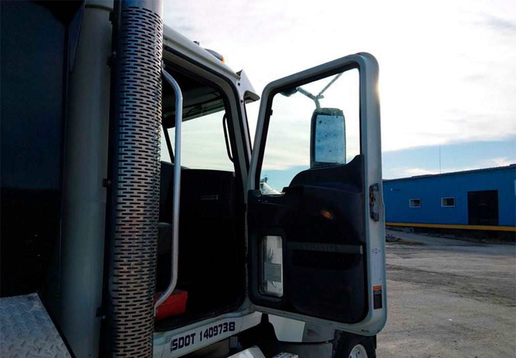 2014 Mack GU713 Dump Truck