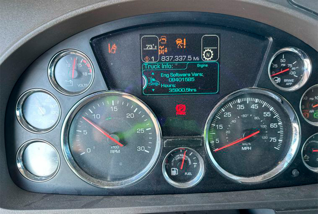 2015 Kenworth T680 Semi Truck