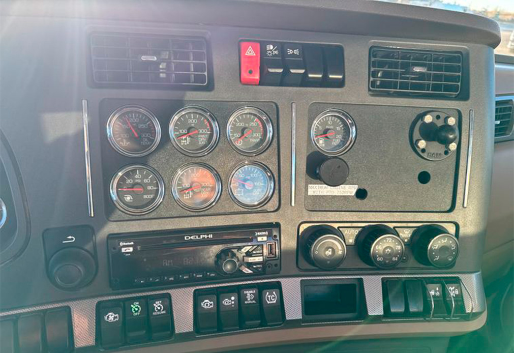 2016 Kenworth T680 Semi Truck