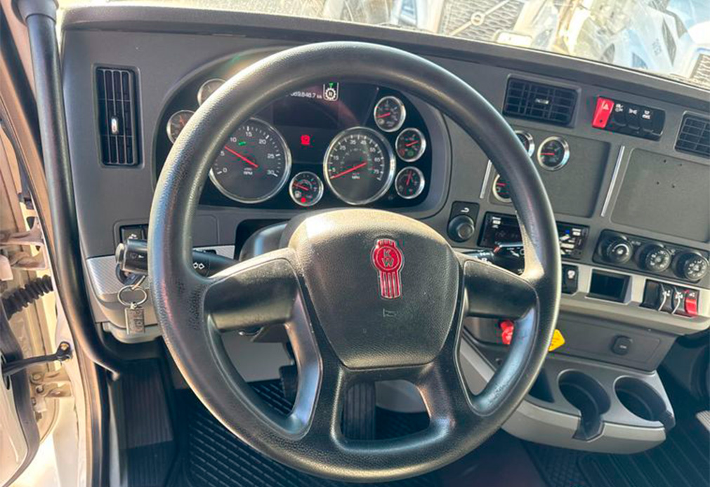 2020 Kenworth T680 Semi Truck