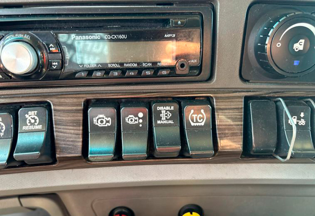 2015 Kenworth T680 Semi Truck