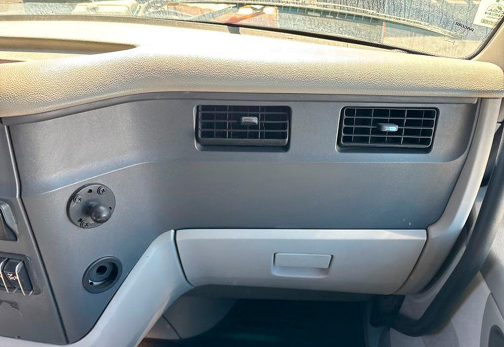 2019 Peterbilt 579 Semi Truck