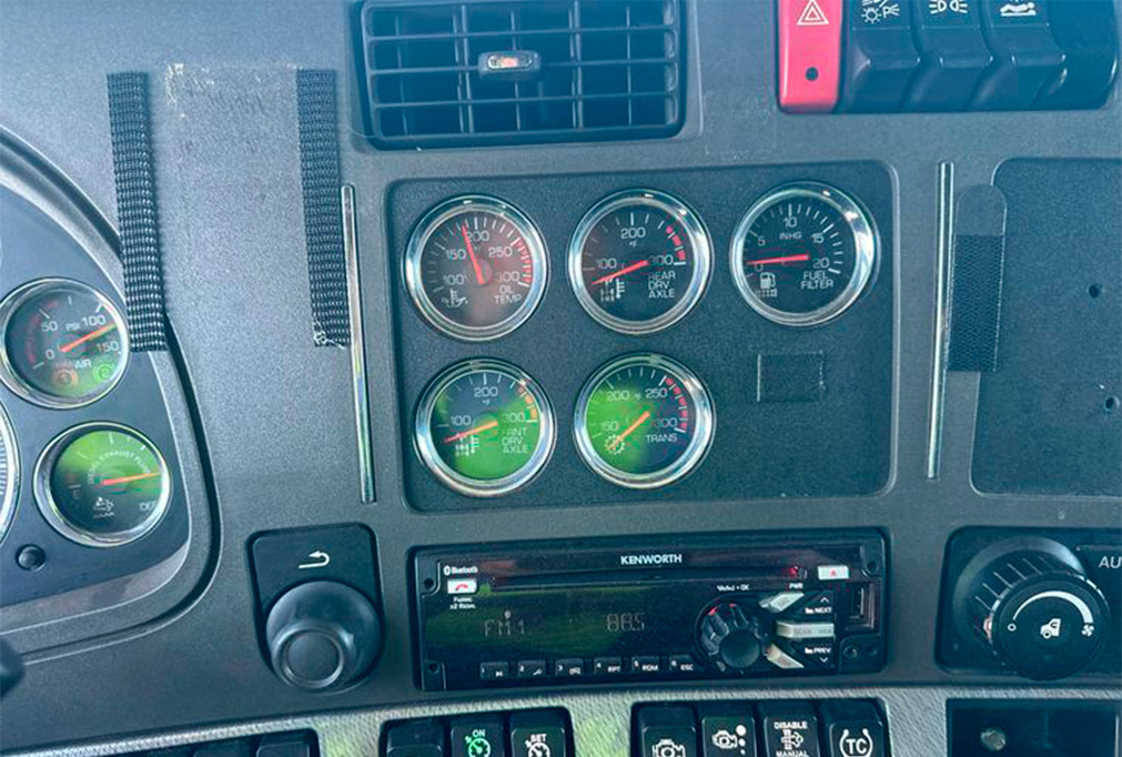 2015 Kenworth T680 Semi Truck