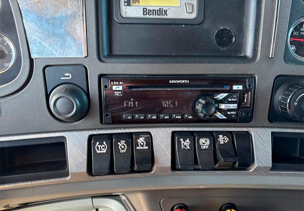 2019 Kenworth T680 Semi Truck