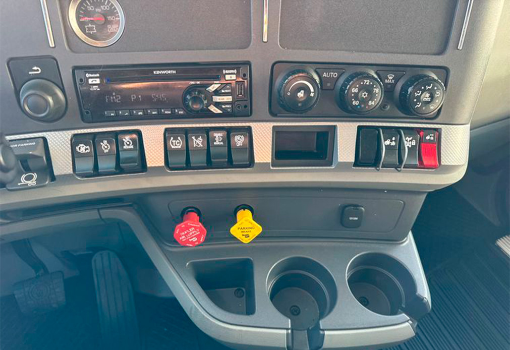 2020 Kenworth T680 Semi Truck