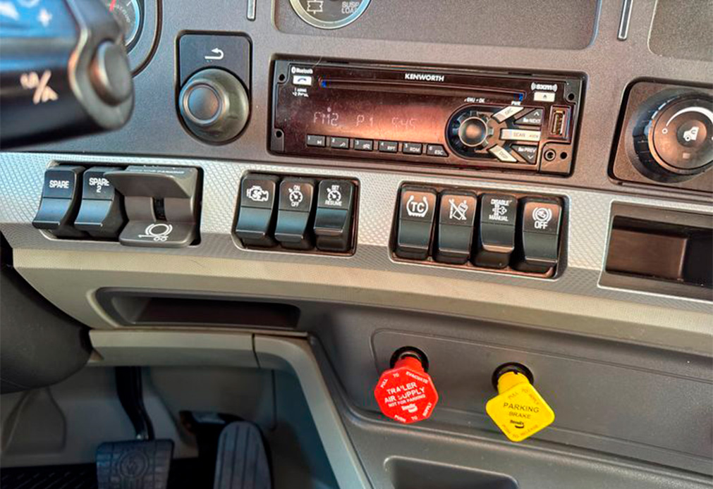 2020 Kenworth T680 Semi Truck