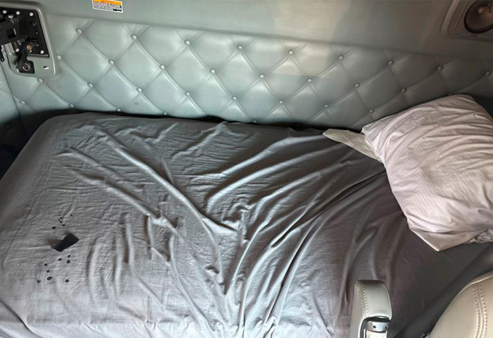 2015 Kenworth T680 Semi Truck