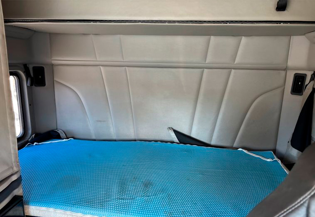 2019 Peterbilt 579 Semi Truck