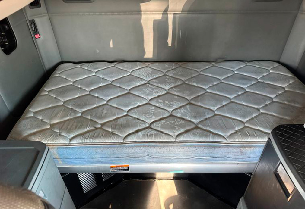 2020 Kenworth T680 Semi Truck