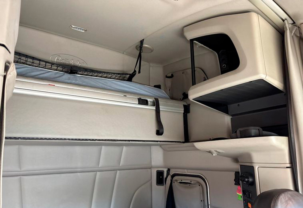 2019 Peterbilt 579 Semi Truck