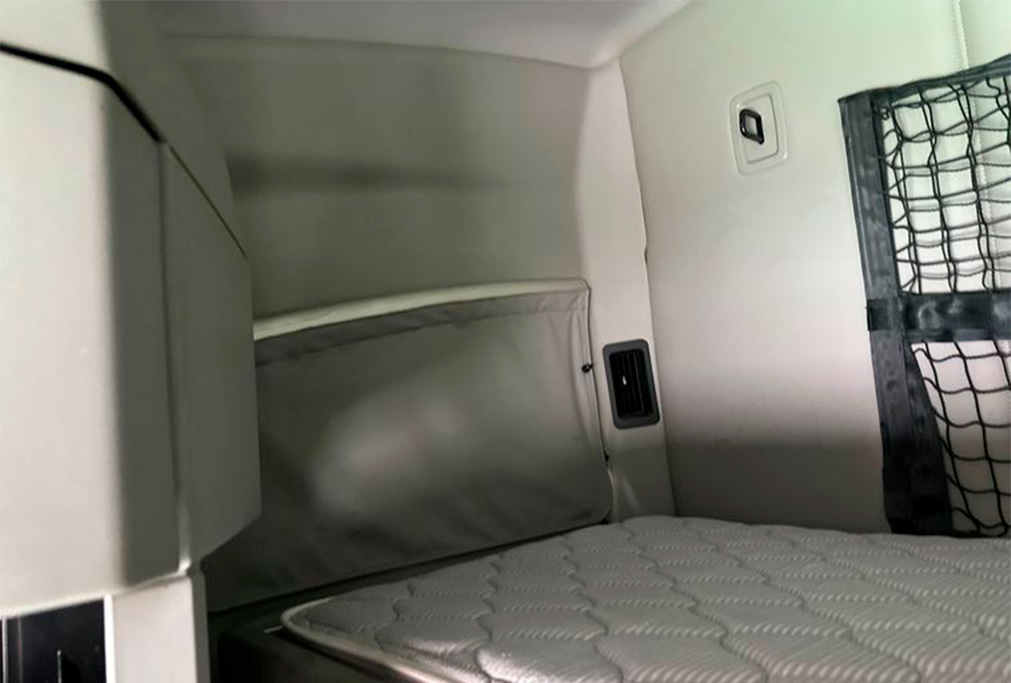 2015 Kenworth T680 Semi Truck