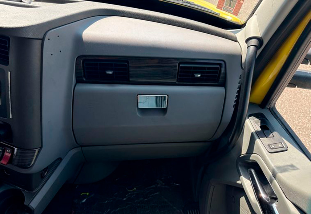 2015 Kenworth T680 Semi Truck