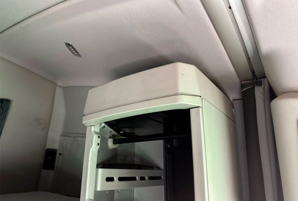 2015 Kenworth T680 Semi Truck