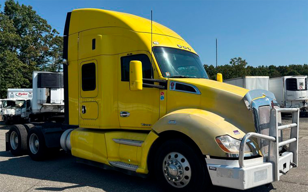 2015 Kenworth T680 Semi Truck