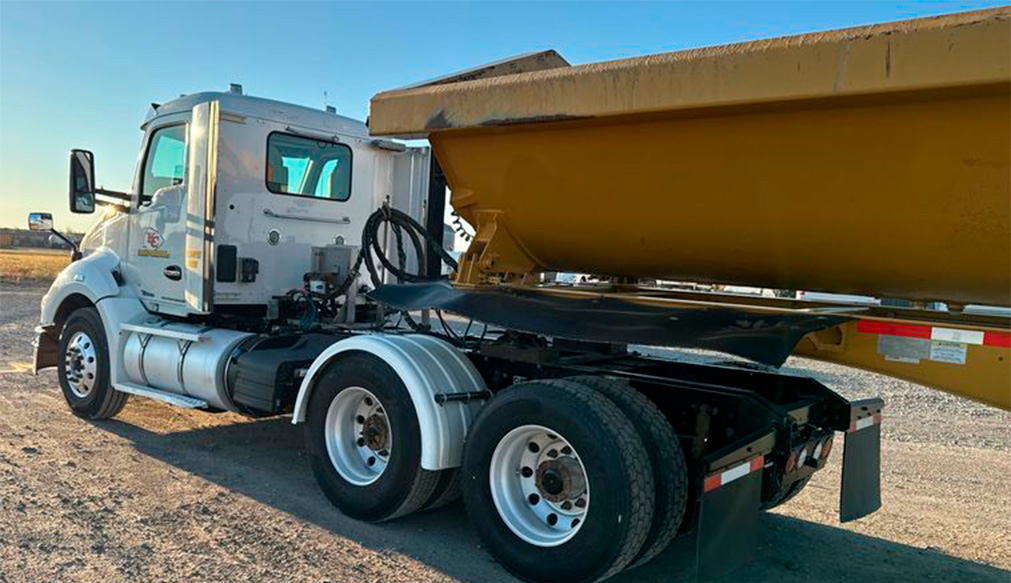 2016 Kenworth T680 Semi Truck