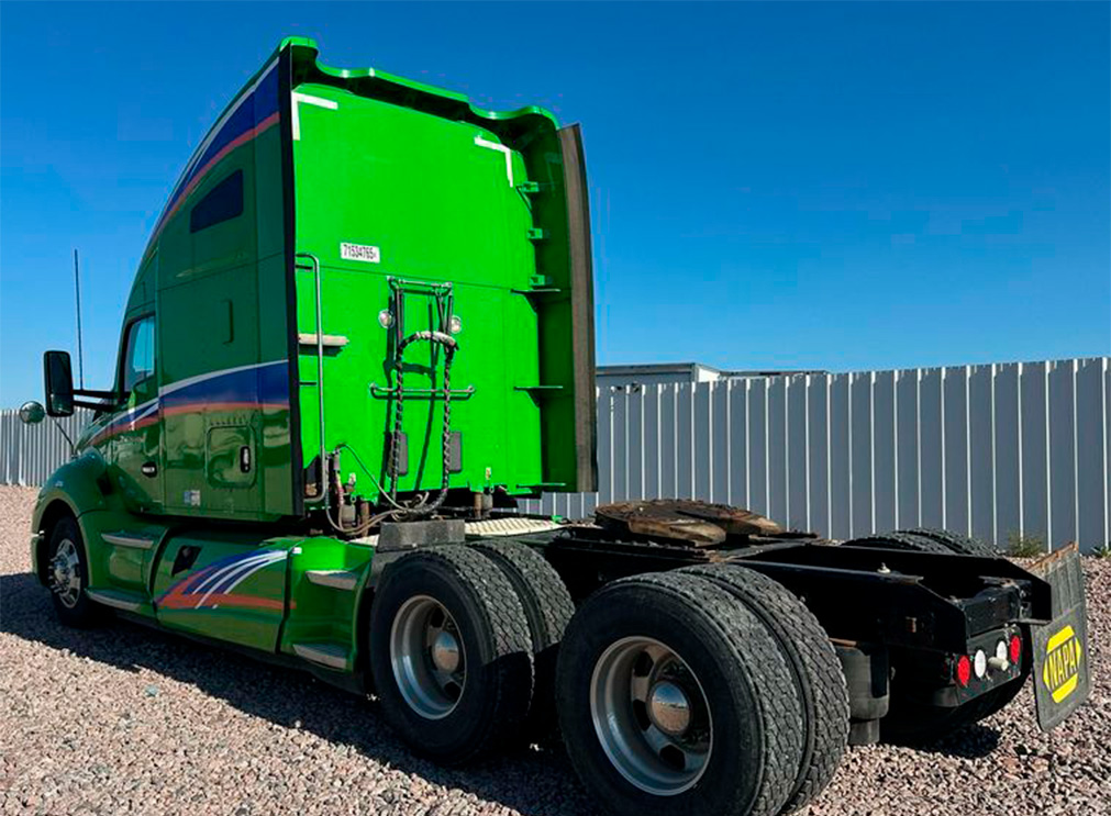 2015 Kenworth T680 Semi Truck