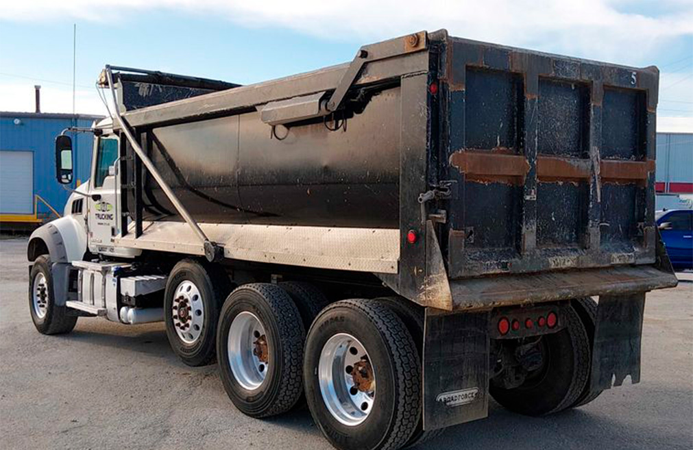 2014 Mack GU713 Dump Truck