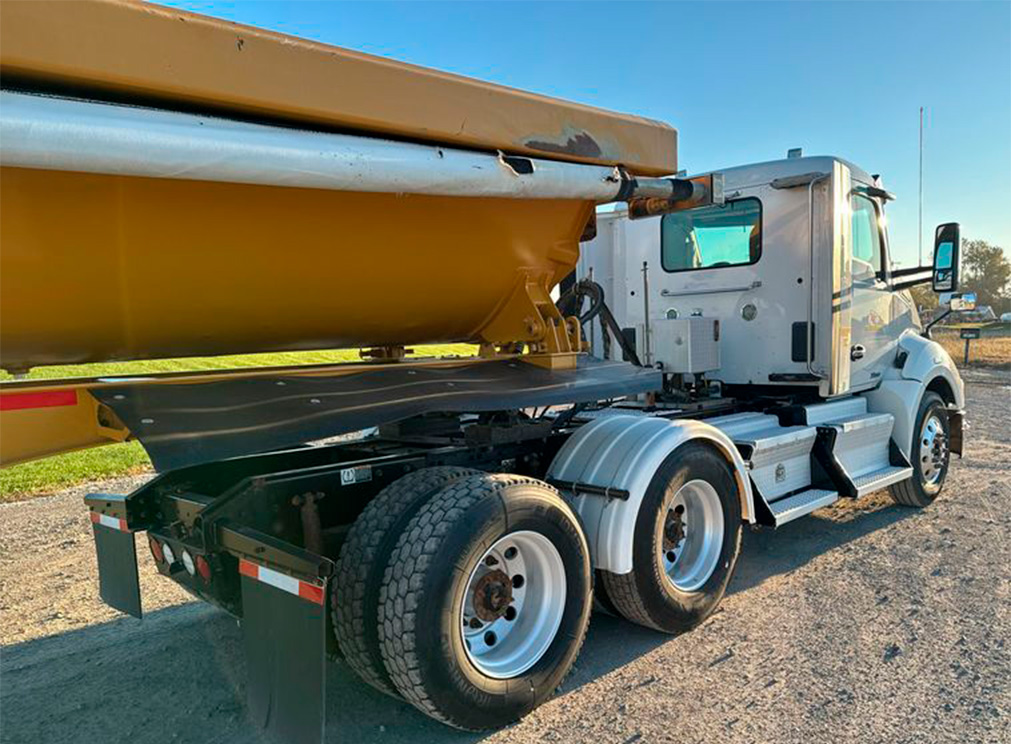 2016 Kenworth T680 Semi Truck