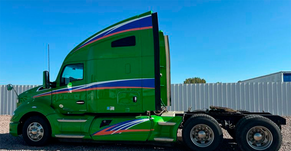 2015 Kenworth T680 Semi Truck