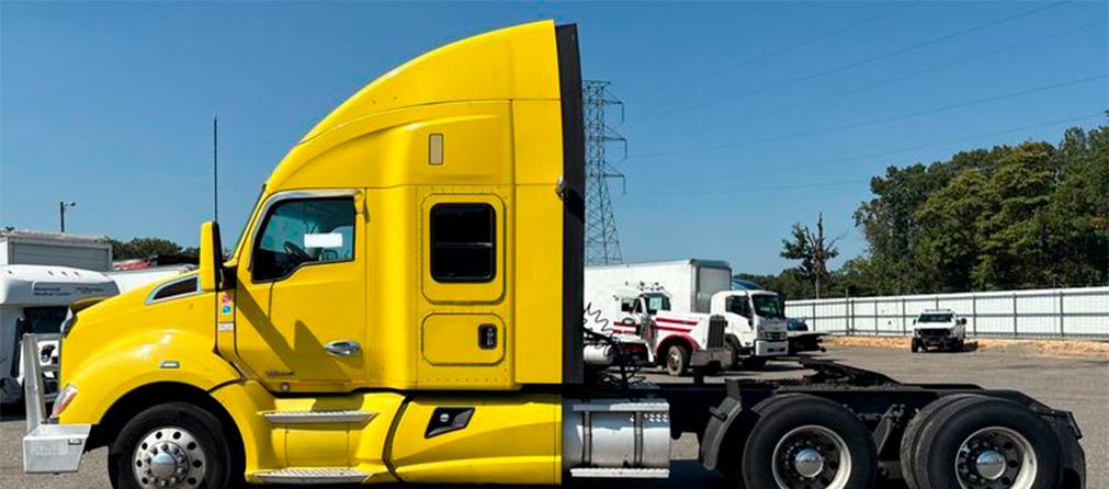 2015 Kenworth T680 Semi Truck