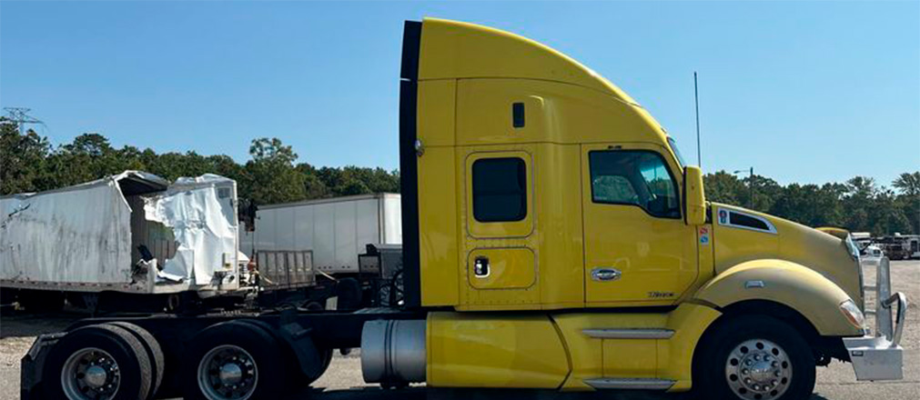 2015 Kenworth T680 Semi Truck