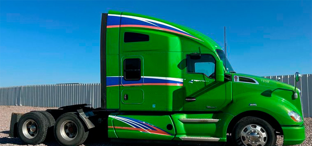 2015 Kenworth T680 Semi Truck