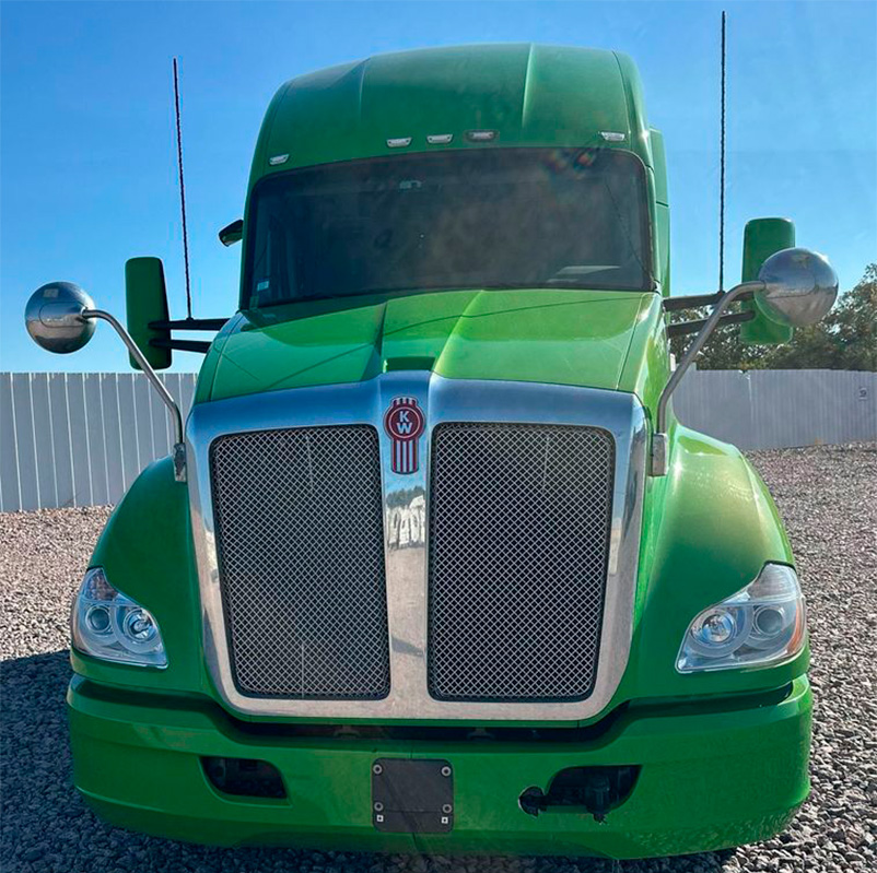 2015 Kenworth T680 Semi Truck