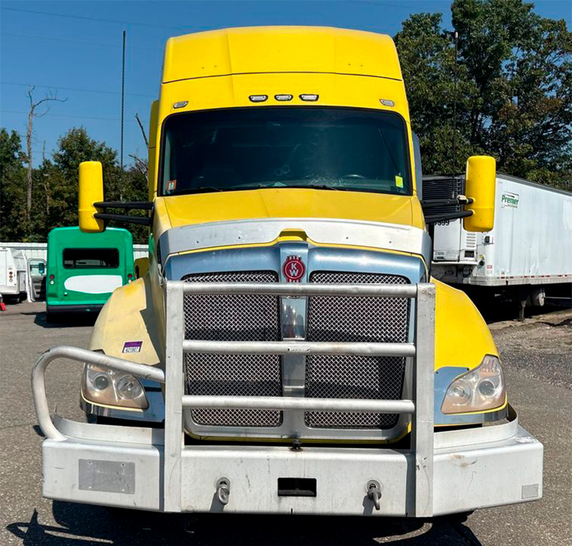 2015 Kenworth T680 Semi Truck