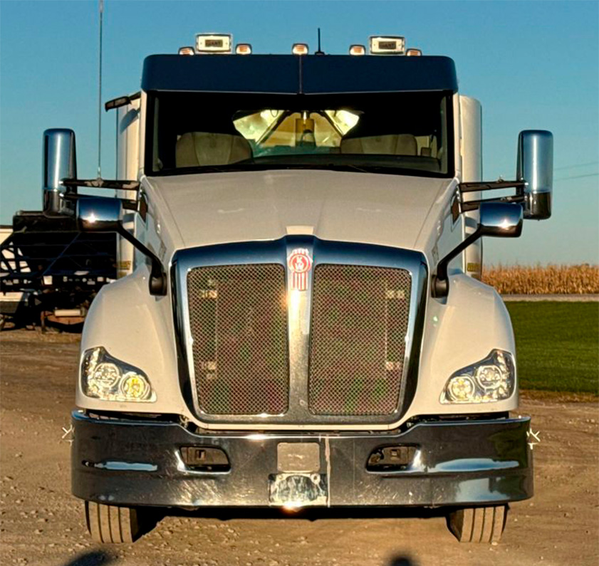 2016 Kenworth T680 Semi Truck