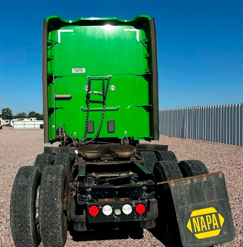 2015 Kenworth T680 Semi Truck