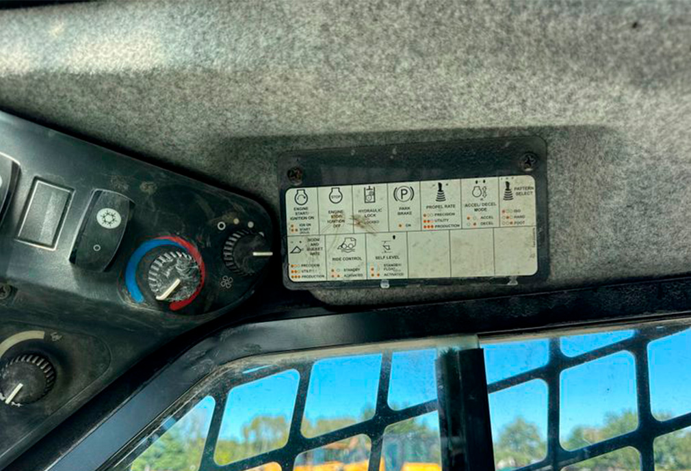 2021 John Deere 325G Skid Steer Loader