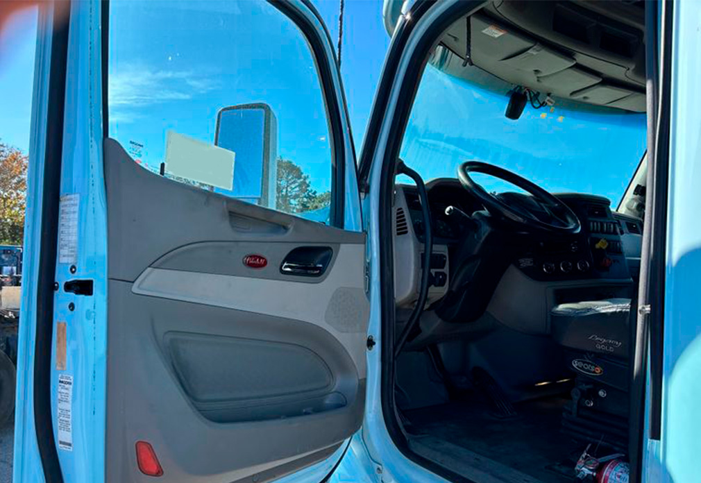 2019 Peterbilt 579 Semi Truck