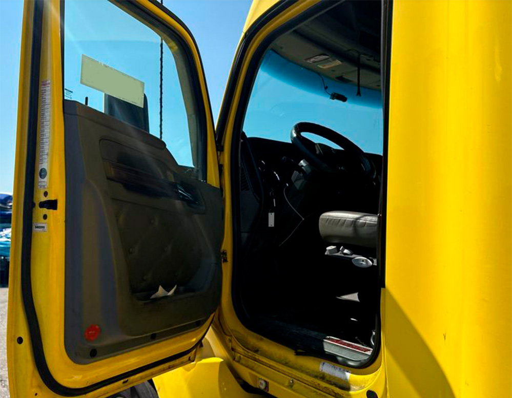 2015 Kenworth T680 Semi Truck