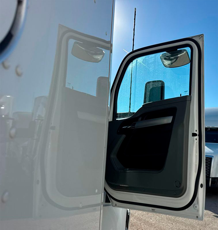 2020 Kenworth T680 Semi Truck