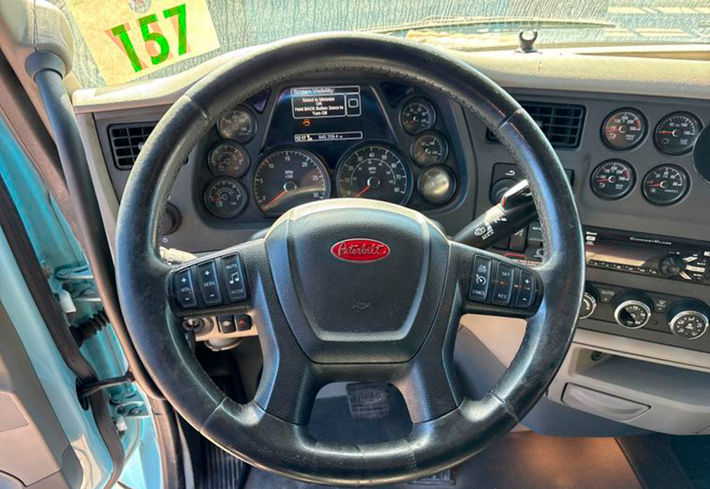 2019 Peterbilt 579 Semi Truck