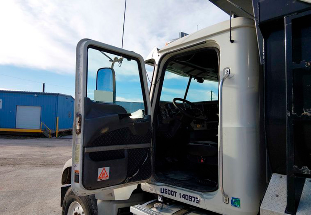 2014 Mack GU713 Dump Truck