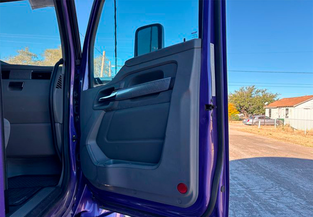 2019 Kenworth T680 Semi Truck